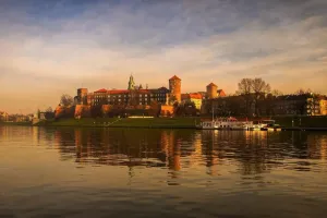Kraków – mieszkanie w centrum czy na obrzeżach?